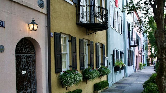 Rainbow Row historic houses in Charleston, South Carolina